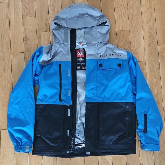 686 jacket - Picture 2 of 13